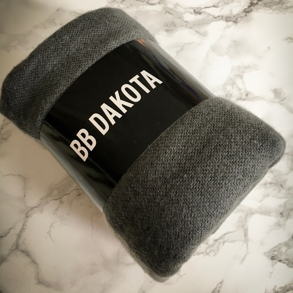 BB Dakota Poncho in Charcoal - Picture 5 of 6